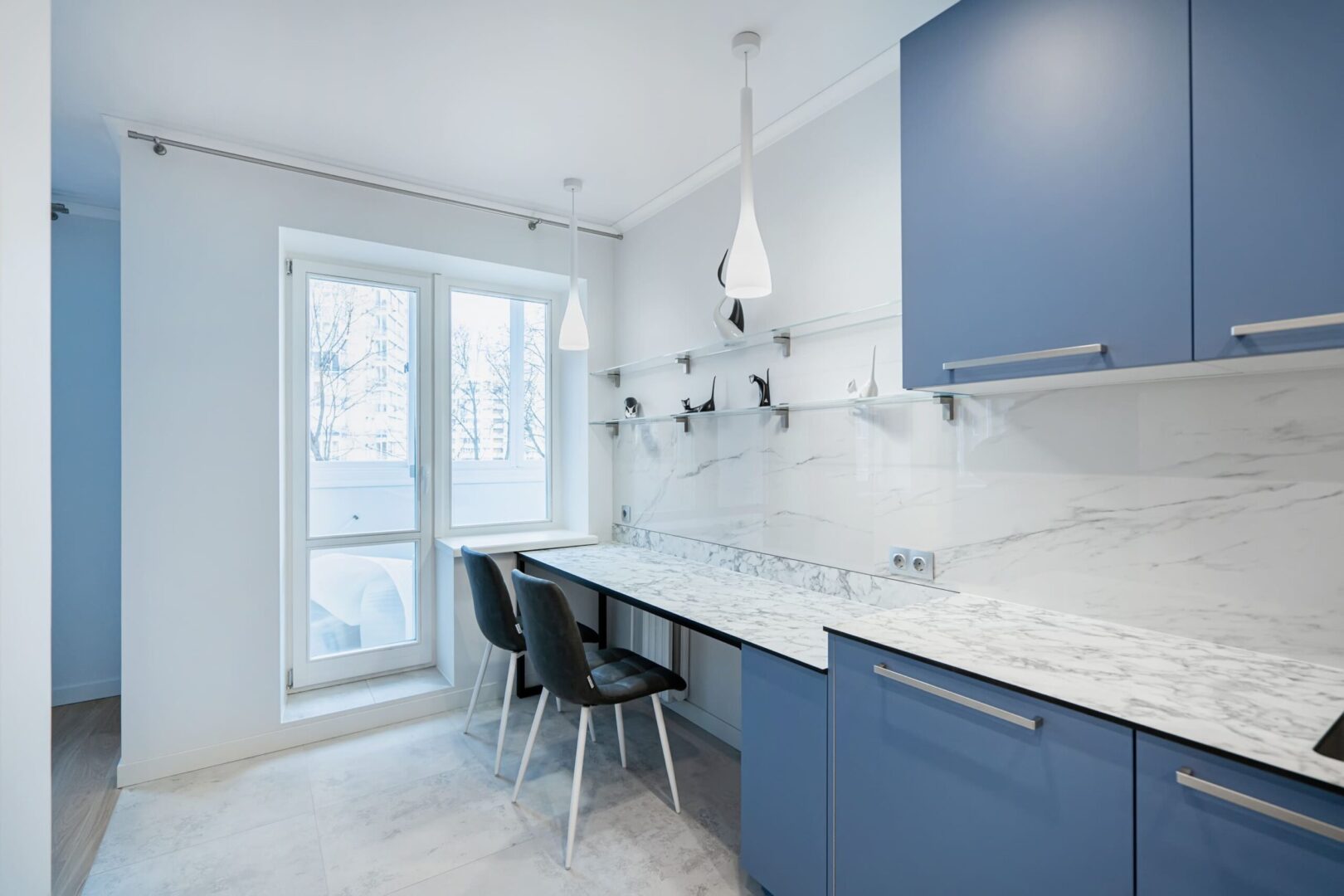 Кухня в светлых тонах - фото 1