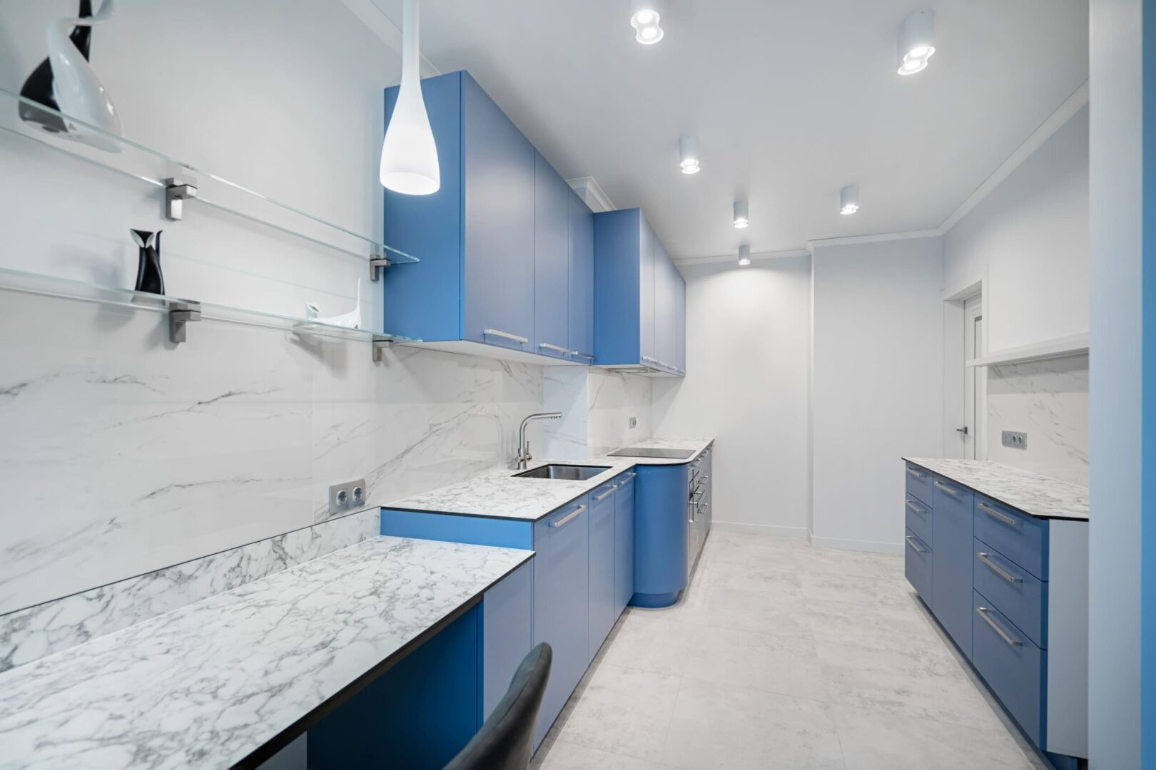 Кухня в светлых тонах - фото 2