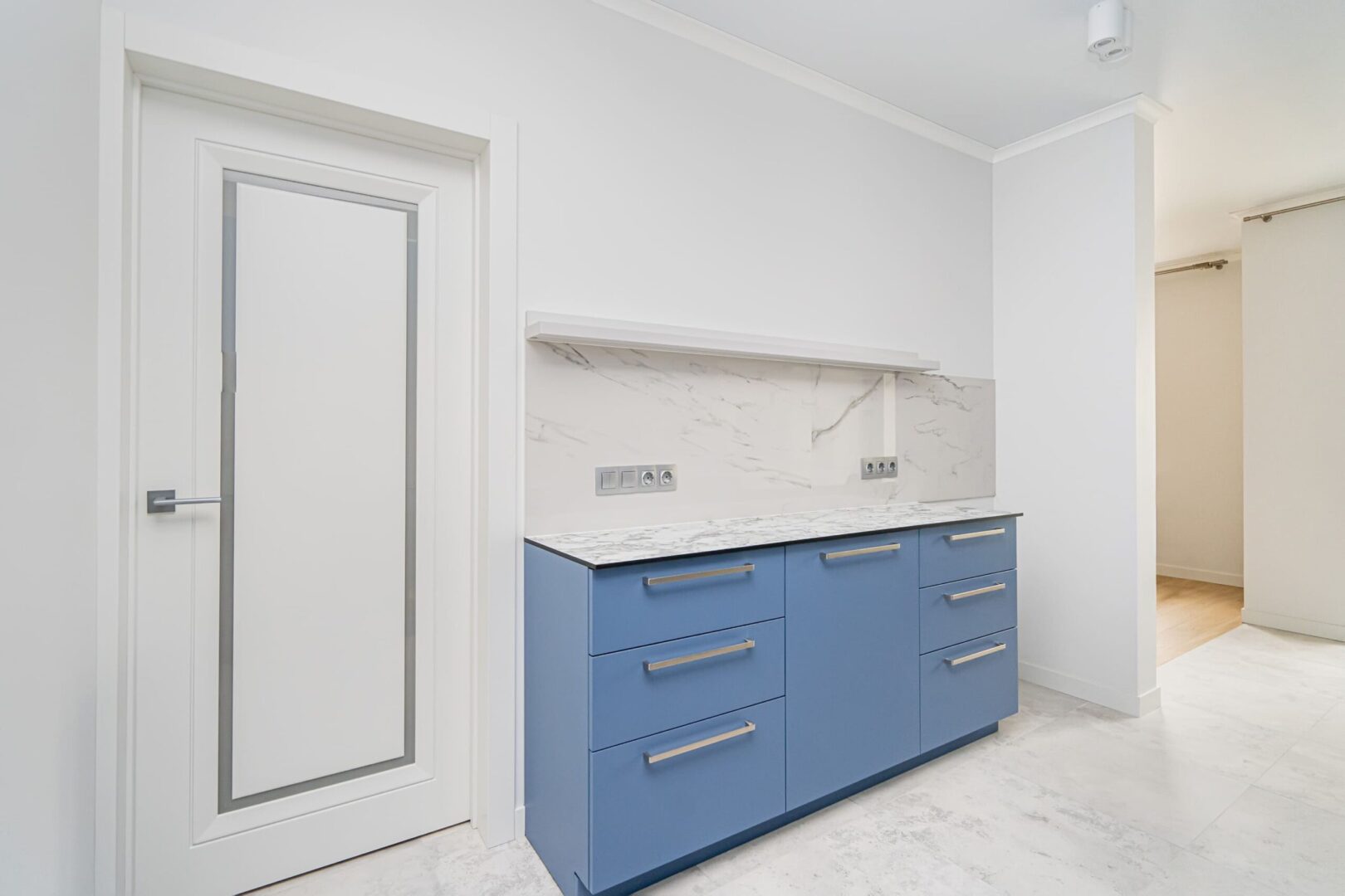 Кухня в светлых тонах - фото 4