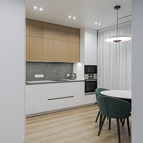 Этот проект демонстрирует, как современные технологии и качественные материалы создают не просто кухню, а стильный и эргономичный центр притяжения всего дома.